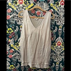 NWT: Michael stars: women’s (m) silky front V-neck sleeveless top